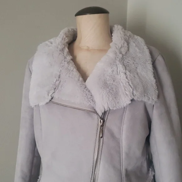 Fabulous Faux Fur - Picture 2 of 12